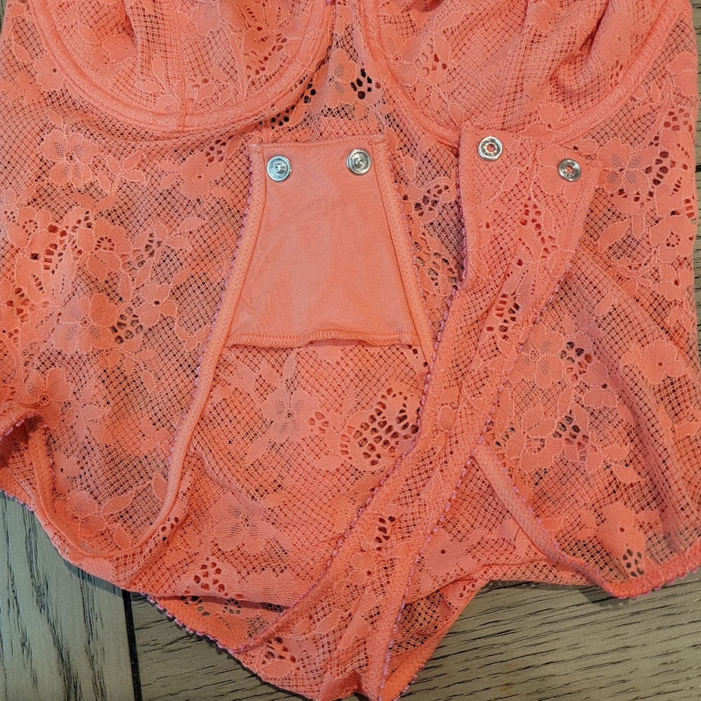 Victoria's Secret Tease Lace Demi Bodysuit. - Picture 12 of 16